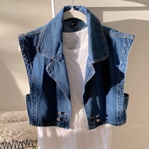 Dazy Jean Vest size S (reads M but in Asian size) almost new